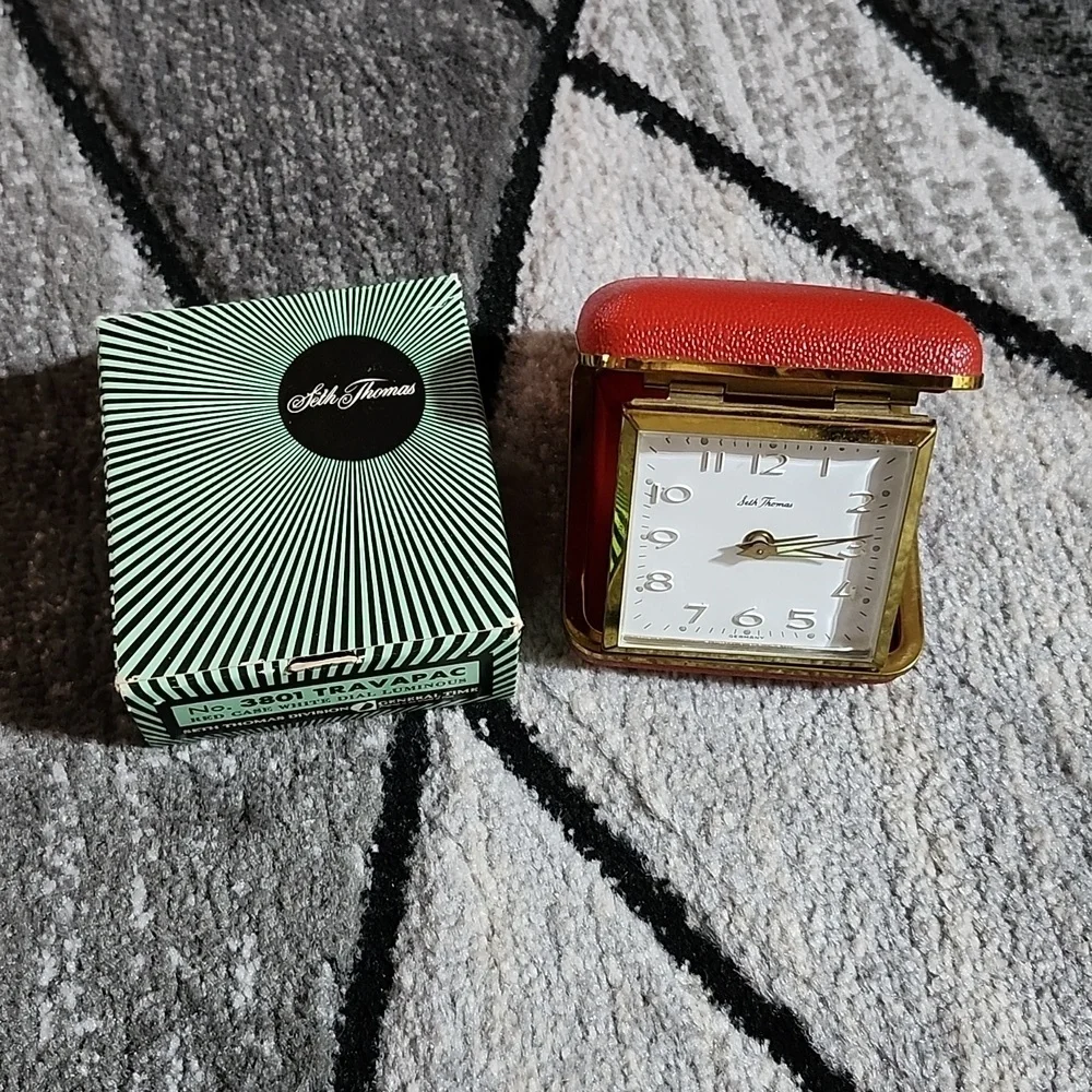 1980'S VINTAGE SETH THOMAS WIND-UP TRAVEL ALARM CLOCK RED CASE NO.3801